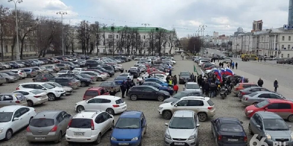 Екатеринбург фото автомобилей Парковку на площади 1905 года закрыли до следующего года: Новости