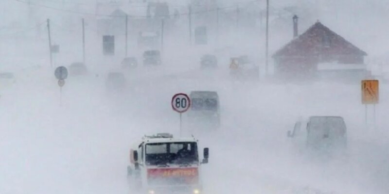 До скольки будет идти снег сегодня. Снег на номерах фото. Снег в москве. Картинка снег почта. До скольки будет идти снег сегодня.