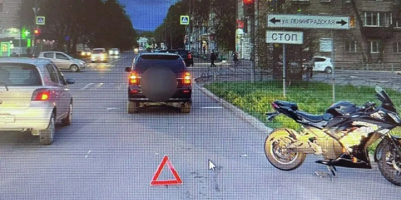 Дтп мотоцикл nonda cbr 600. Дтп с мопедом. Разбитый мотоцикл yamaha r1. Дтп с участием мотоцикла. Дтп с мопедом.
