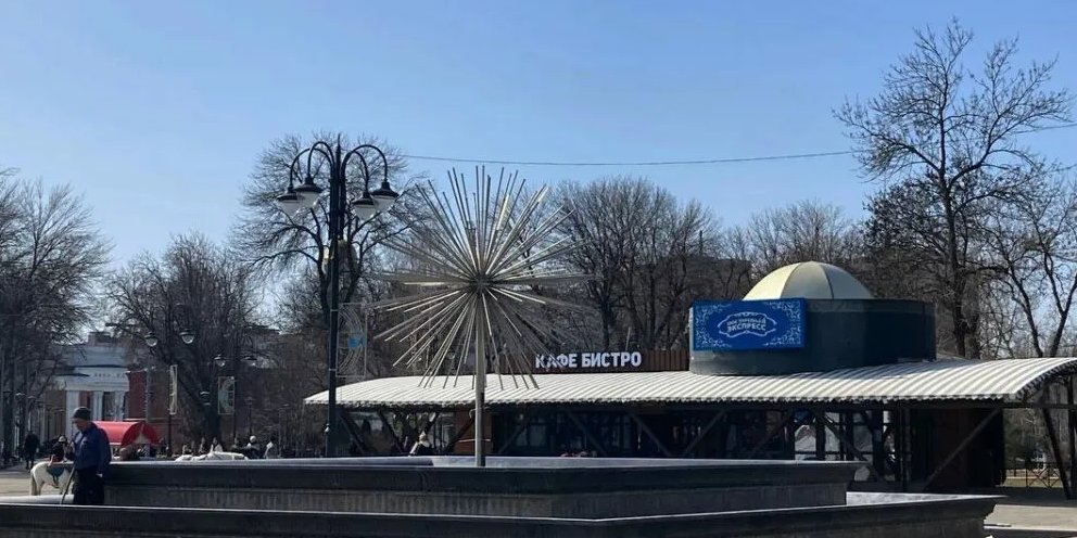 Площади с фонтанами