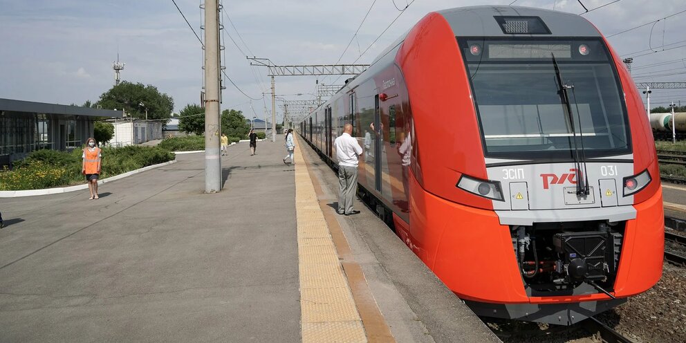 Волгоград 1 суровикино. Арчеда Урюпино. Пригородный поезд Урюпинск Волгоград. Пригородный поезд Волгоград Арчеда. Электричка Волгоград Арчеда.