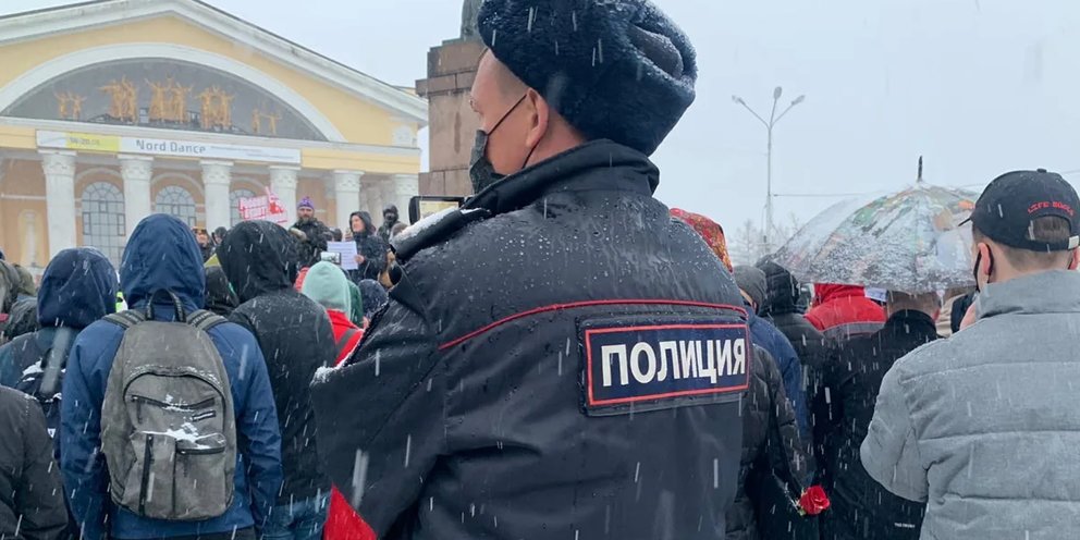 Россиянам запрещают. Запрет митингов. Митинги и демонстрации. Митинг в школе.