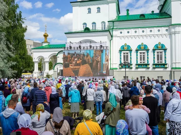 Благовещение в храме