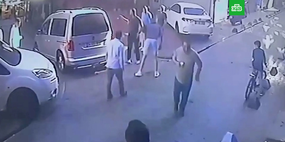В перу нож