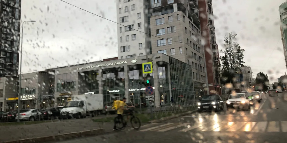 Дождь пермь. Гроза в городе. Гроза в Омске. Ухудшение погодных условий. Гроза в Смоленске.