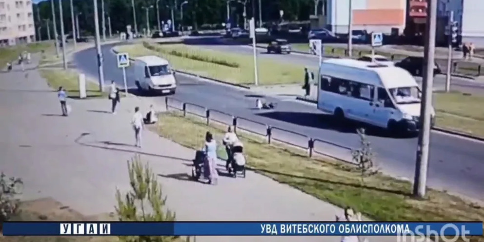 Момент дтп с микроавтобусом