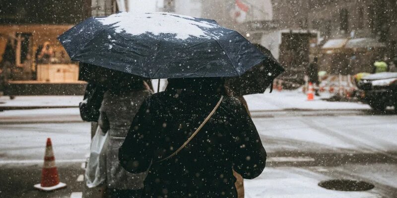 стихотворение чуть чуть. снова будет дождь. снова будет дождь. погода опять дождливая. начинается дождь.