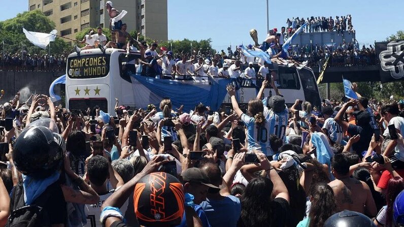 всеобщая стачка в англии 1926. всеобщие забастовки. всеобщая рабочая забастовка в англии 1926. забастовка рабочих в петрограде 1917. всеобщая забастовка в великобритании 1926.