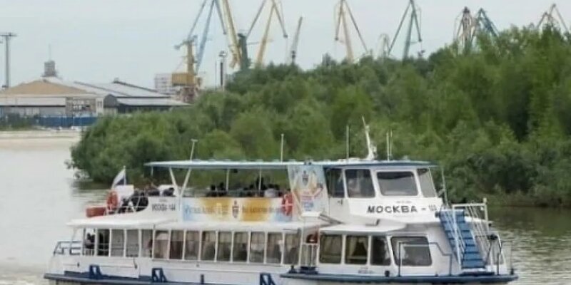 Воскресный сквер омск прогулочные теплоходы. Теплоход омск 2024. Теплоход омский 129. Заря 353 теплоход омск. Теплоход омский.