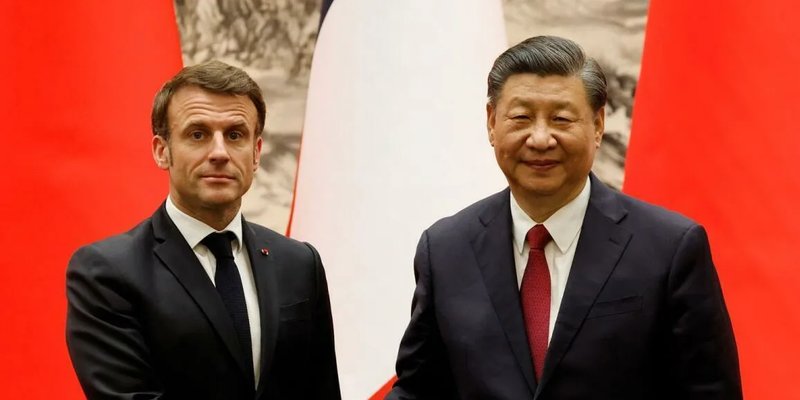 Читатели Le Figaro возмутились просьбой Макрона к Си Цзиньпину образумить Россию