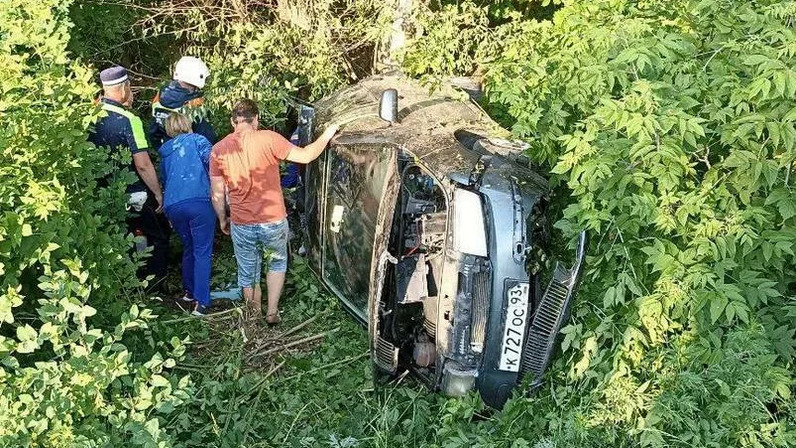 Спасатели деблокировали пострадавших в дтп