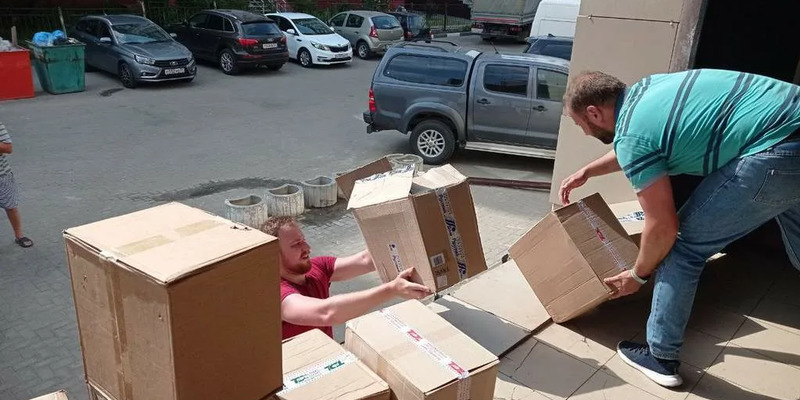 Пункт приема гуманитарной помощи. Сбор гуманитарки. Продолжается сбор гуманитарной помощи. Продолжается сбор гуманитарной помощи. Гуманитарная помощь тюмень для курска.