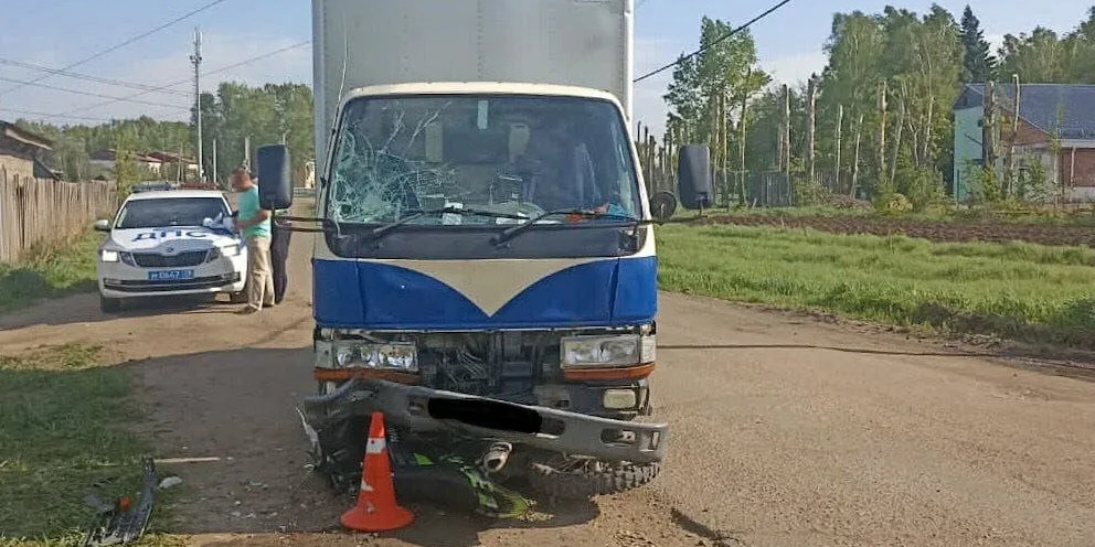 Водитель грузового автомобиля благов по вине другого водителя попал в аварию