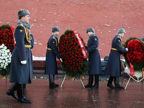 Могила неизвестного солдата у кремлевской стены рисунок карандашом