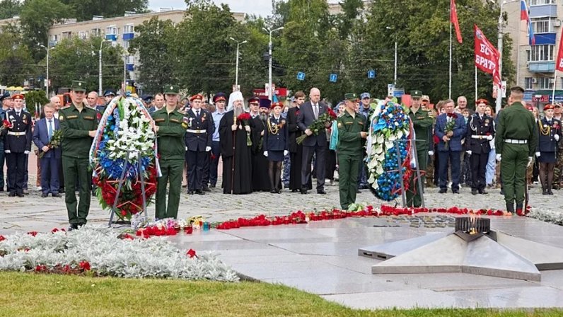 Рисунок возложение цветов к вечному огню