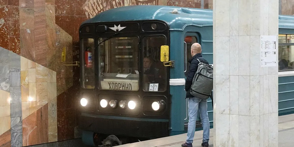 Гасится свет в зрительном зале мы едем в метро а не в трамвае