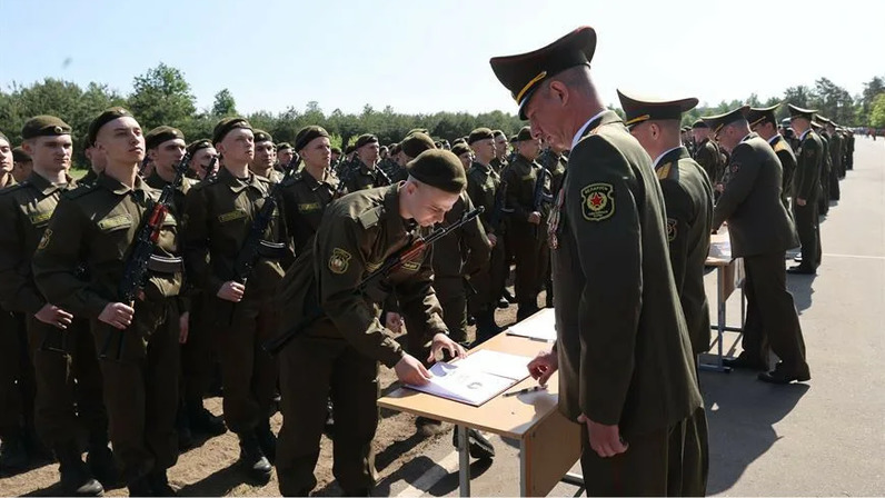 Белорусская армия имеет все необходимое для защиты страны - министр
