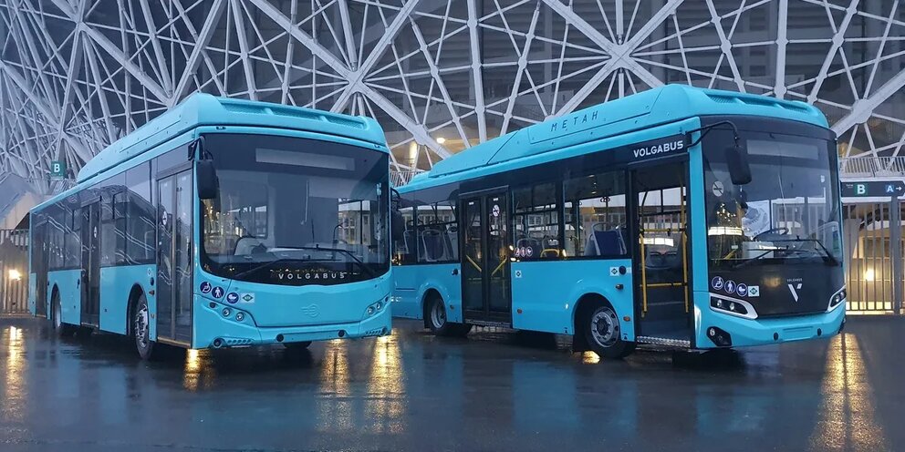 Автобус с 6 колесами. Луганск получил новые автобусы. Луганск получил новые автобусы фото. Пятьдесят шестого автобуса