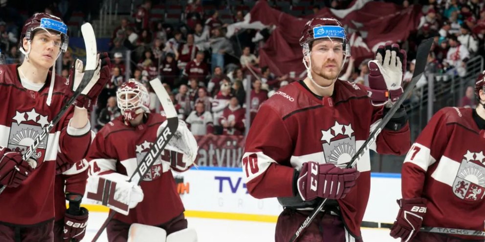 Чм по хоккею 2024 латвия франция. Аризона Койотис. Аризона хоккей. Connor Murphy Arizona Coyotes. Аризона Койотис 2004.