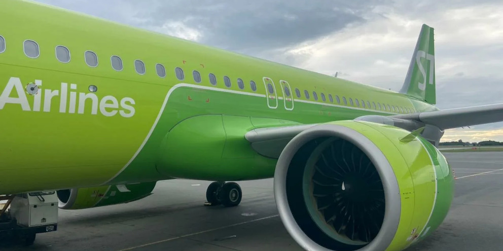 Самолеты рейс москва томск. Самолёт s7 Airlines. Самолет s7. Самолет Томск Москва.