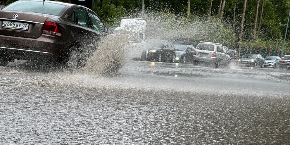Ливень. Тюмень затопило. Карта осадков тюмень. Лужа. Осадка в тюмени.