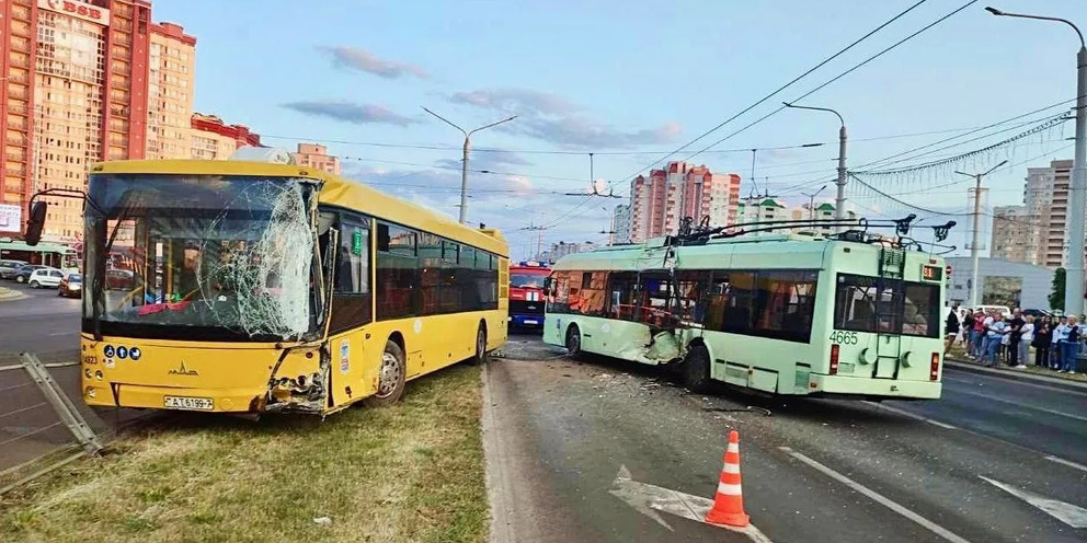 Троллейбус уехал без водителя