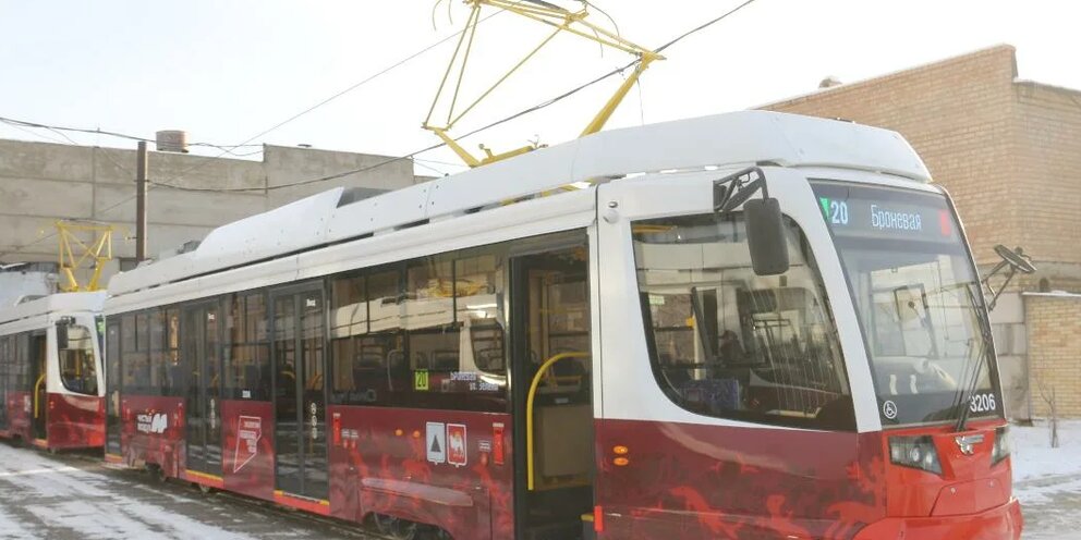 Трамвай 28 москва. Трамвай уфа 1013. Пктс витязь м. Трехсекционный трамвай витязь. Барнаульский трамвай 3301.