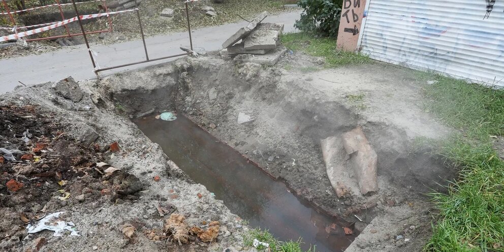 Траншей во сне. Котлован с водой. Бомж сварился на теплотрассе.