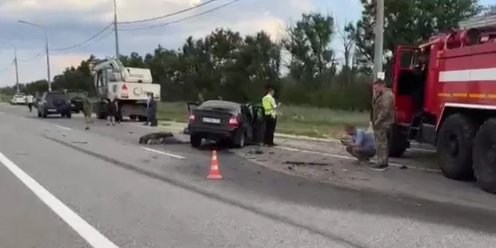 Приора врезалась в заправку