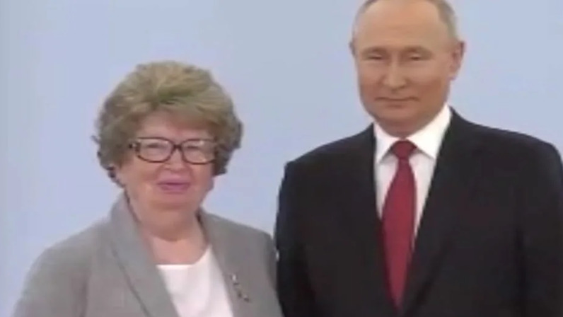 Путин с дворцом