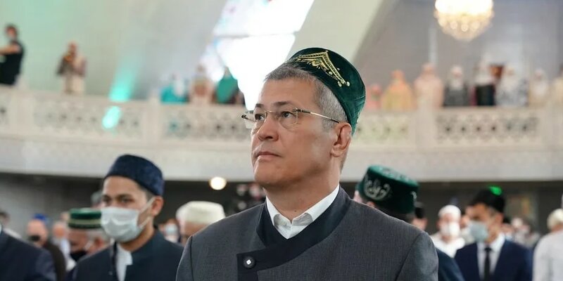 Ураҙа байрамы менән. Волос пророка в Московской мечети. Волос пророка. Омывание волос пророка. Волос пророка в мечети за стеклом
