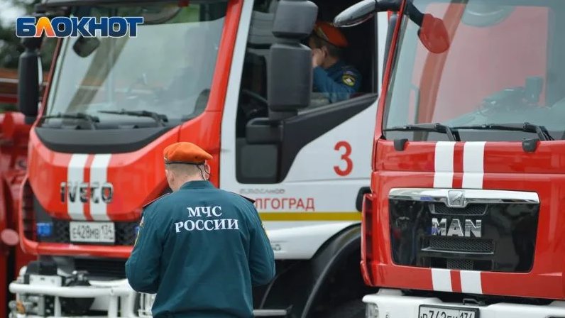 Эвакуация людей. Добрый край воронежский фестиваль. Воронеж новости тревога. Тц максимир пожар. Мчс фото.