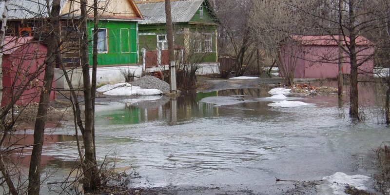 Пройти через затопленную залу