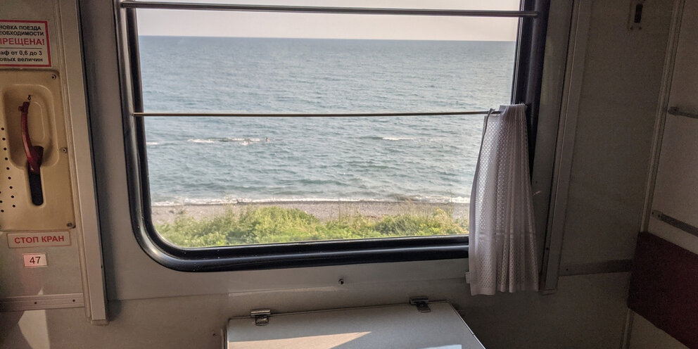 Железная дорога адлер сухум. Абхазская железная дорога. Маршрут ласточки гагра. Вл10 в абхазии. Туристический поезд рица.