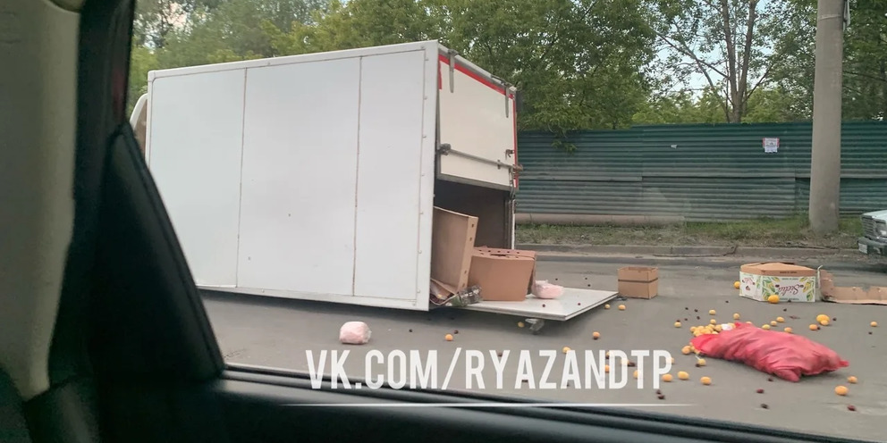 Газель загорелась после аварии