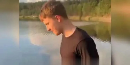Мужик в озере