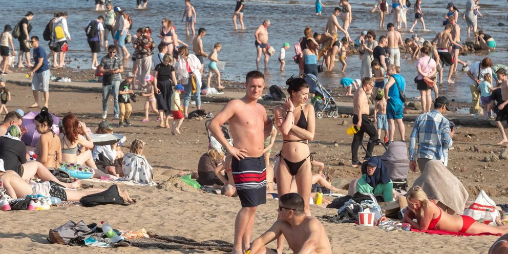 Анапа пляжи городские бетком. Пляж фотини анапа. Спасатели на пляже в анапе. Анапа закрытый пляж. Анапа закрыли пляжи.