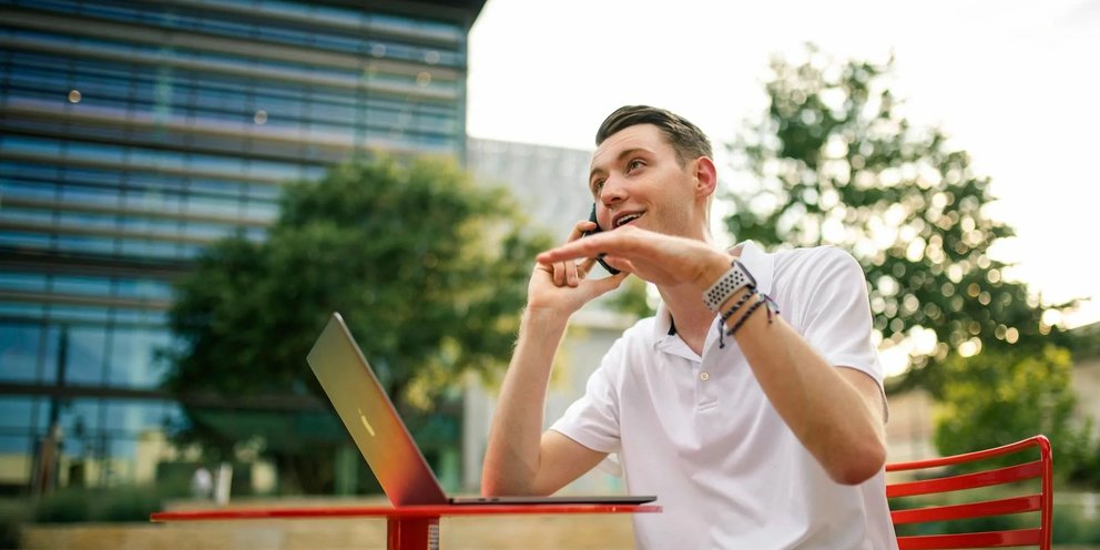 бизнесмен аналитик. работа с финансами. экономика и бухгалтерский учет. маркетолог аналитик. бухгалтерия и финансы.
