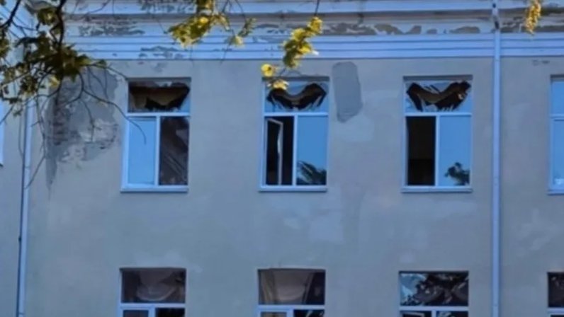 12 гимназия после обстрела белгород фото На ремонт дороги рядом с белгородской гимназией № 12 потратят 3,5 млн рублей: Ян