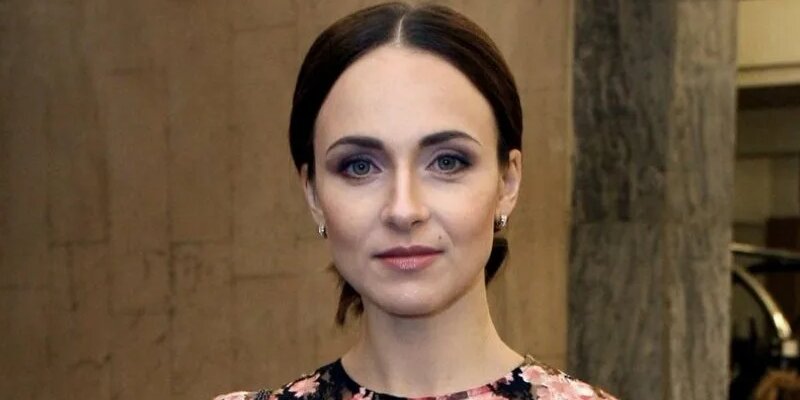 Анна Снаткина. Родилась в Москве в семье потомственных авиастроителей. С детства