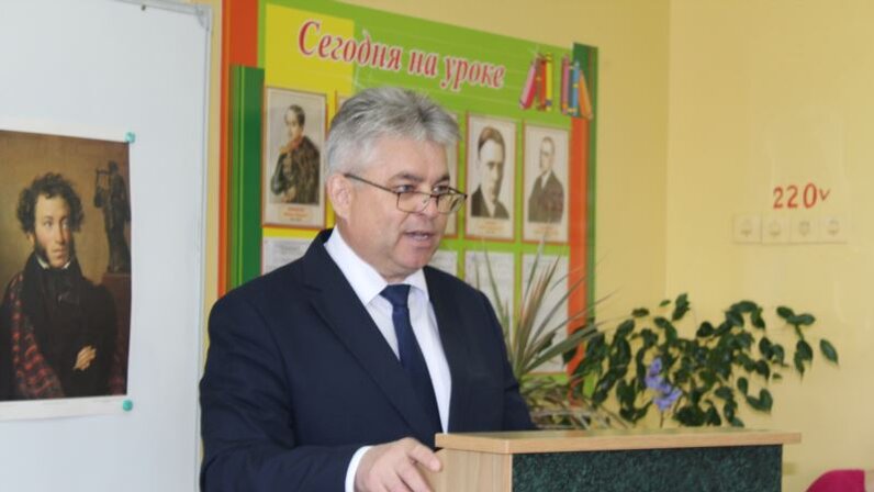Школа в челнах директор. Директор 2ой школы агидель.