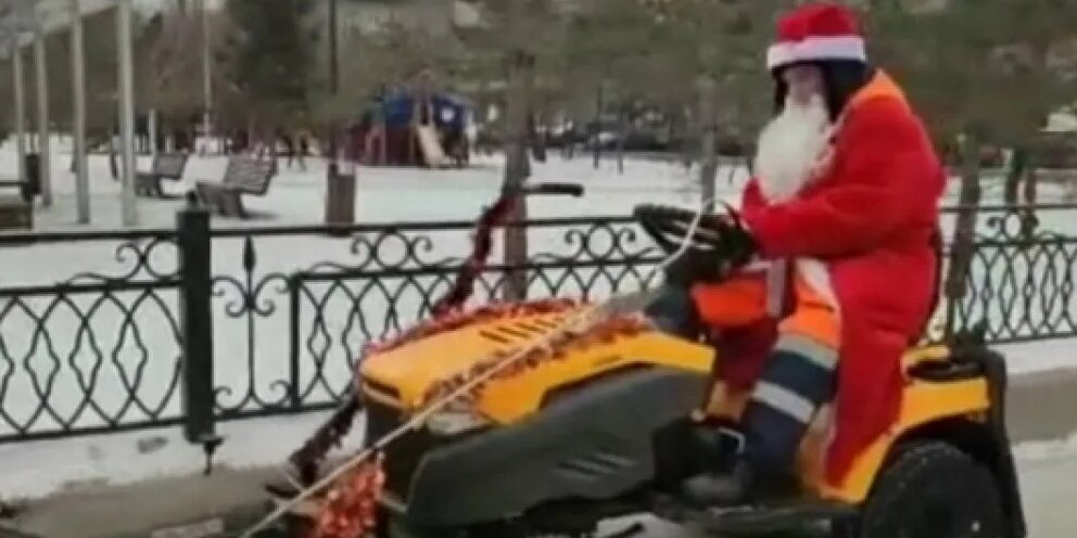 Дед дрочит в машине