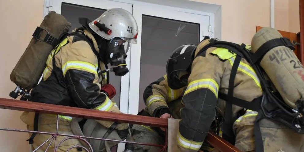 Пожар на улице наговицына в ижевске. Фото пожарных. Пожары в астраханской области. Астрахань наримановский район мирный. 2022.