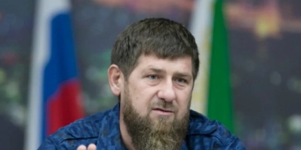 Глава чечни рамзан кадыров. Кадыров 1995. Кадыров заявил что чечня. Кадыров заявил что чечня. Рамзан кадыров герб.