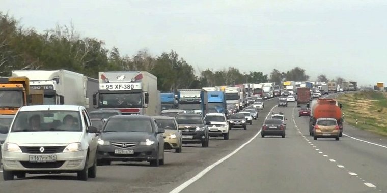 Дорога дон пробки. Трасса м4 Лосево. Казачий рынок Ростовская область трасса м4. Пробка на м4. Трасса м4 Дон пробки.