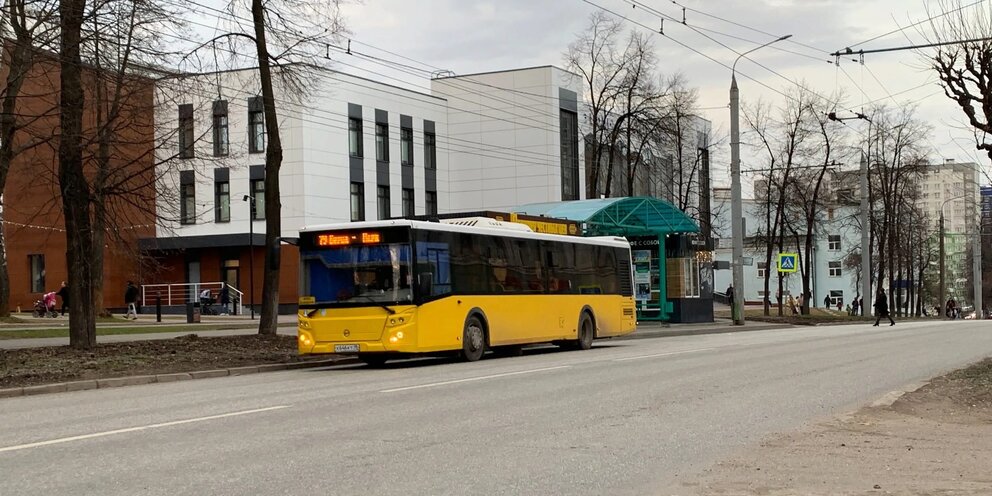 16 автобус ижевск. Автобус Ижевск. ИПОПАТ 79 автобус Ижевск. Сиденьки в автобусах Ижевска ИПОПАТ. Автобусы Ижевска Фотобанк.