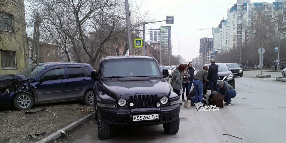 Машина задавила человека