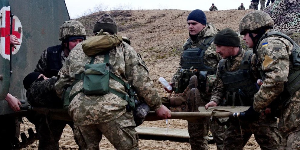 Раненый возвращается. Украинские военные под Артемовском. Штурмовая группа. Расстрел российских военных.