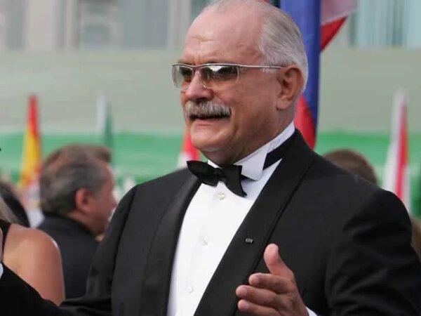 Раскрыт многомиллионный заработок Михалкова со спектакля в Красноярске: Театр: К