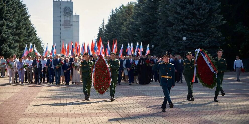 29 августа что в курске. Годовщина Курской битвы. Возложение Курск. Возложение 9 мая Курск. Возложение венков 9 мая 2022.